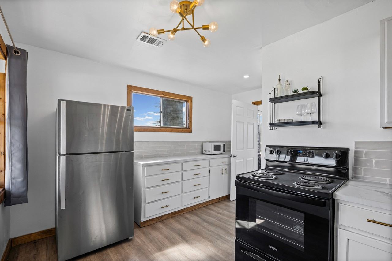 1418 Kingshill Dr - Photo 4 of 31