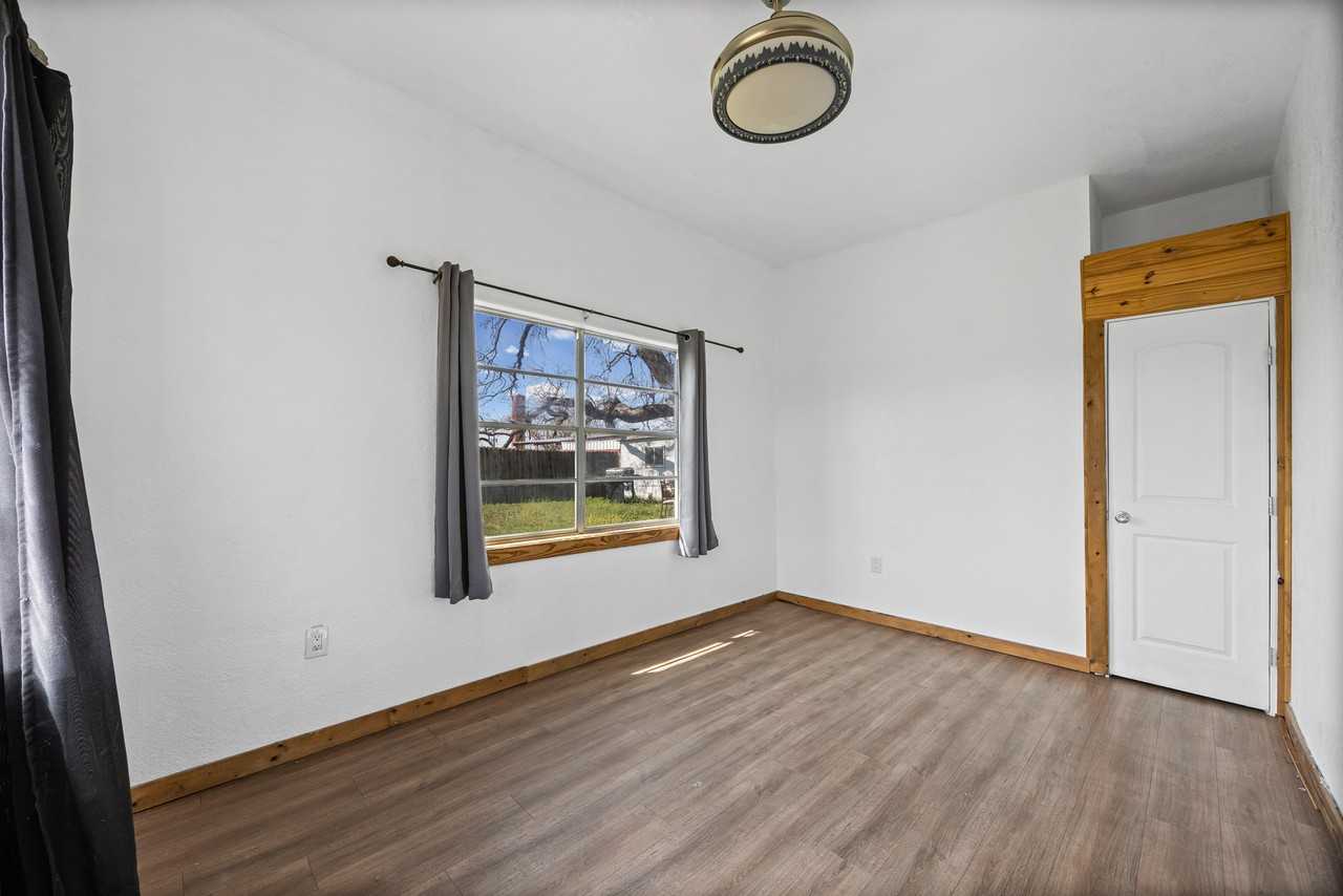 1418 Kingshill Dr - Photo 6 of 31