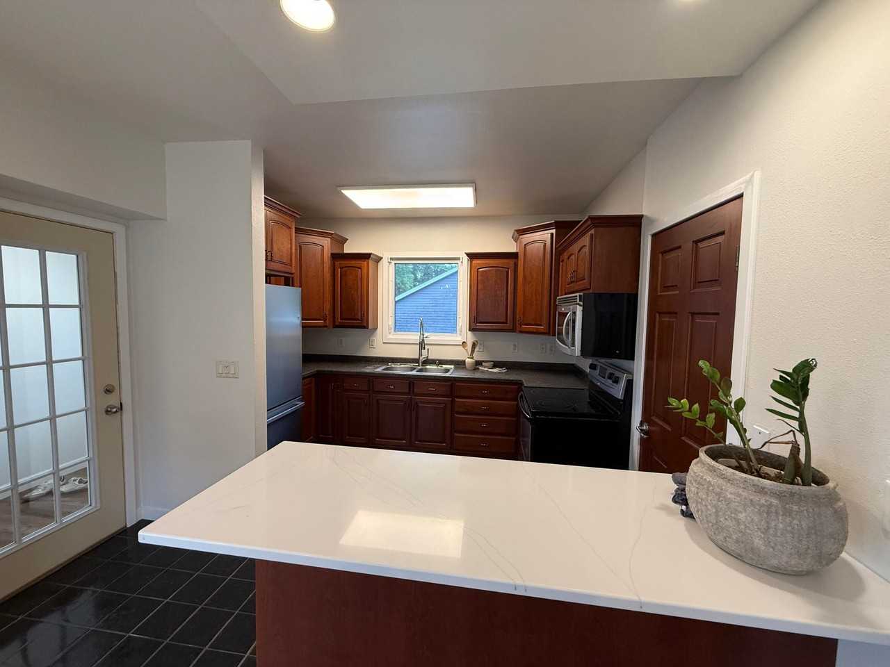 1108 Main Ave - Photo 3 of 9