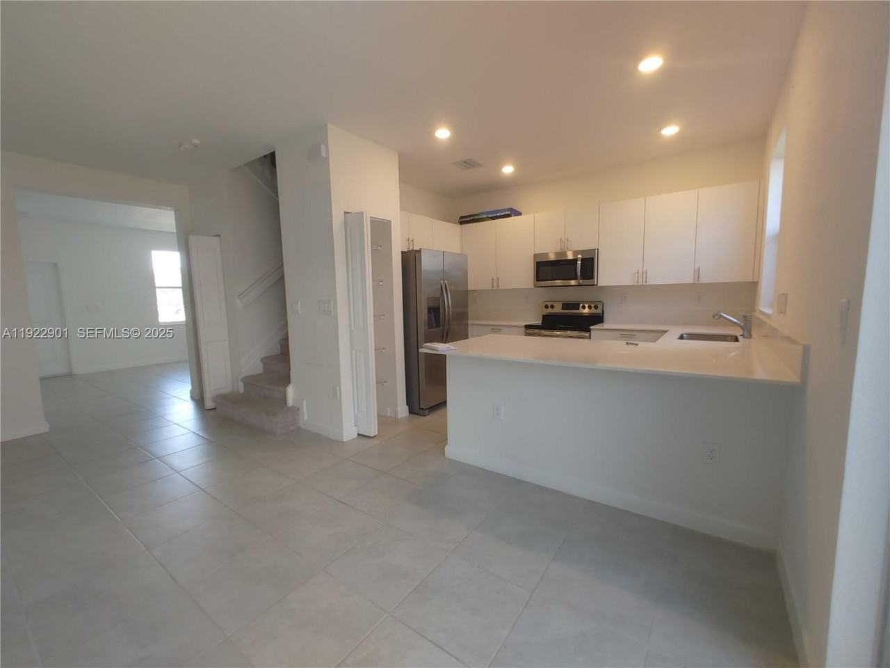 1766 Se 26th Rd #1766 - Photo 3 of 15
