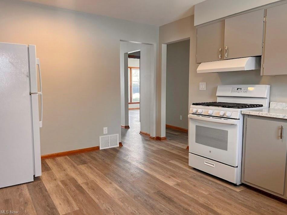 1312 W 37th St - Photo 3 of 24