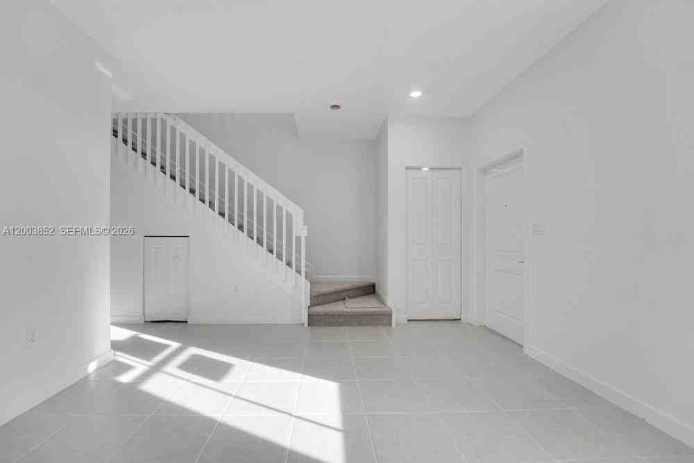 2619 Se 28th Dr #2619 - Photo 3 of 17