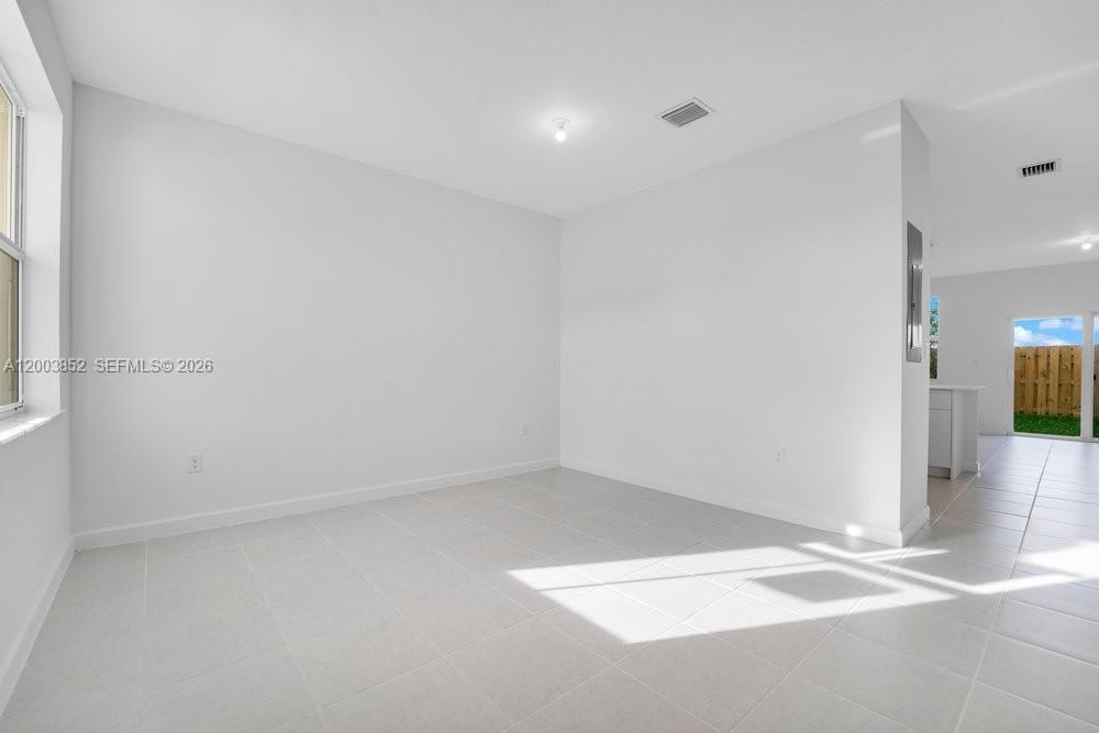 2619 Se 28th Dr #2619 - Photo 4 of 17