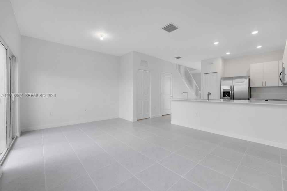 2619 Se 28th Dr #2619 - Photo 5 of 17