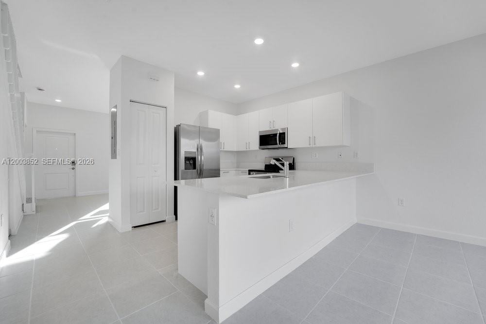 2619 Se 28th Dr #2619 - Photo 7 of 17