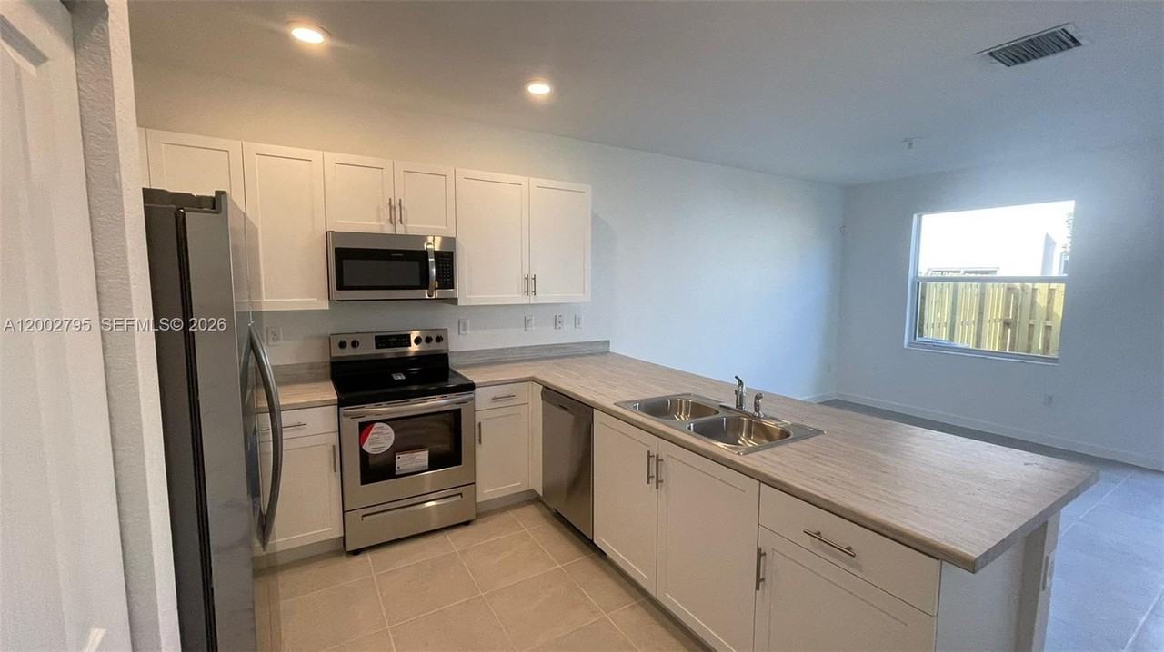 1844 Se 27th Rd #1844 - Photo 4 of 16