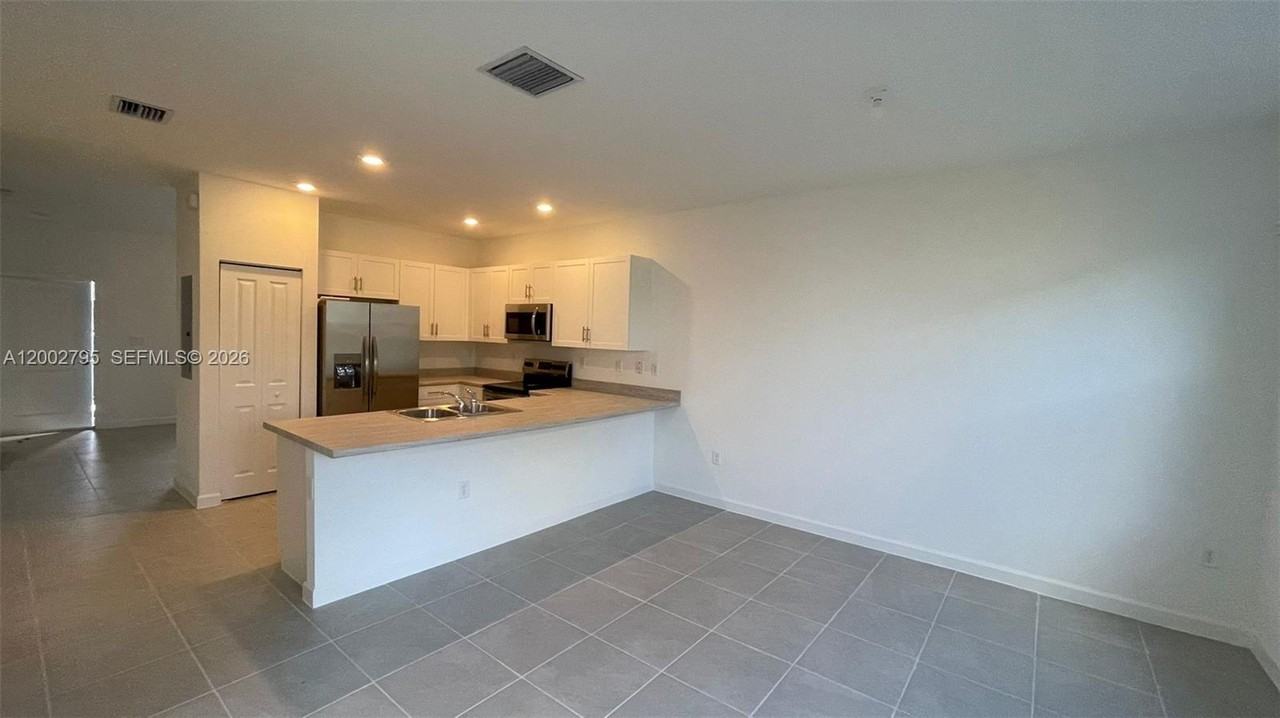 1844 Se 27th Rd #1844 - Photo 5 of 16