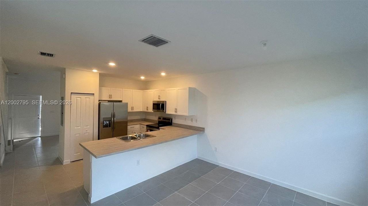 1844 Se 27th Rd #1844 - Photo 6 of 16