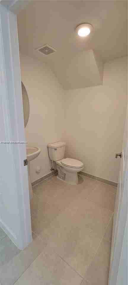 1010 Se 26th Ter #1010 - Photo 4 of 10