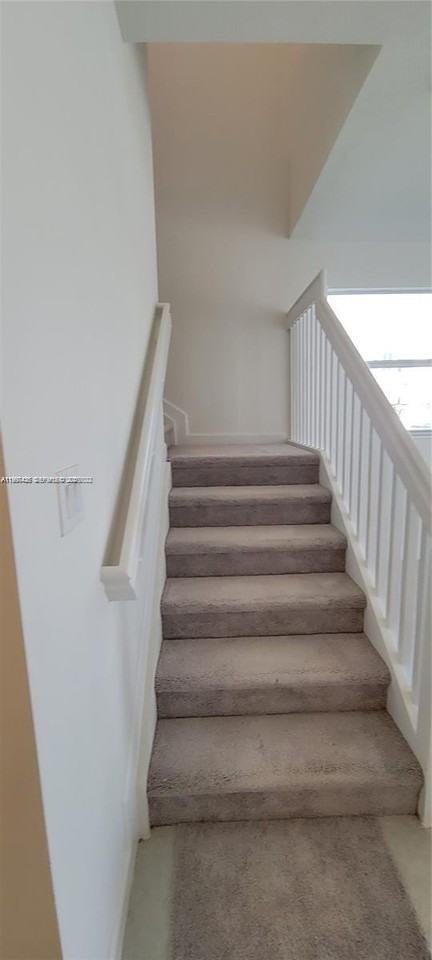 1010 Se 26th Ter #1010 - Photo 6 of 10