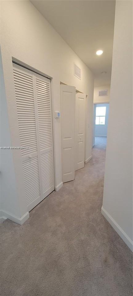 1010 Se 26th Ter #1010 - Photo 7 of 10