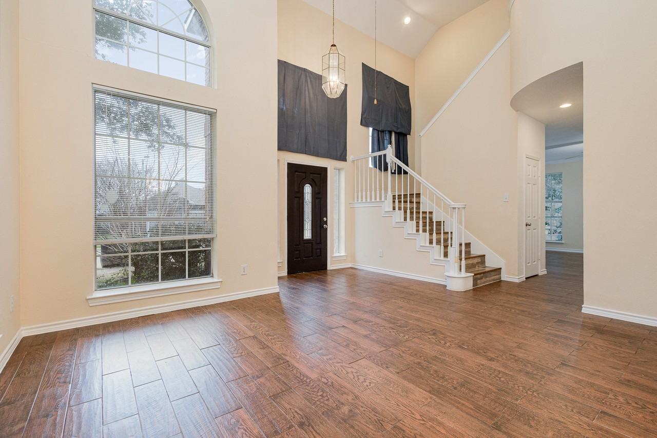 704 White Oak St - Photo 3 of 19