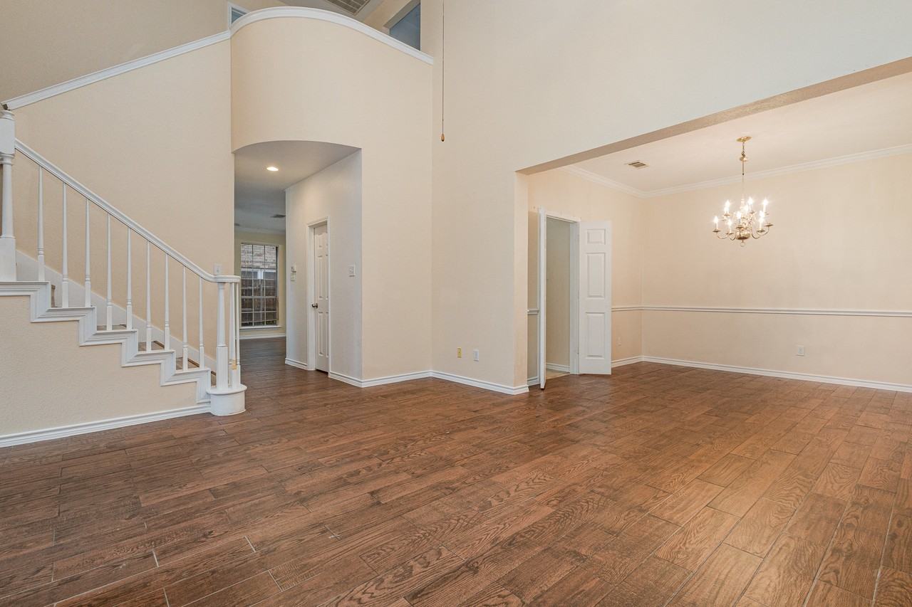 704 White Oak St - Photo 4 of 19