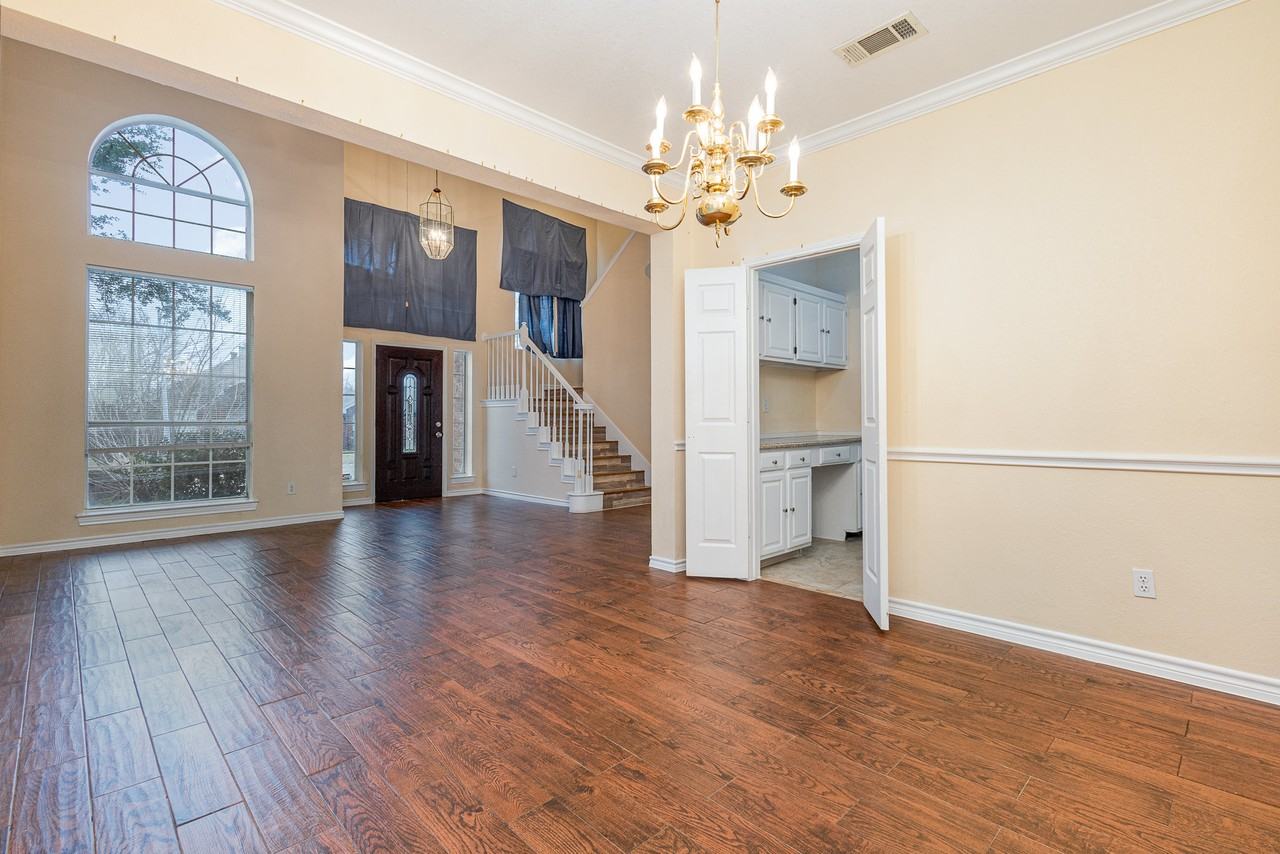 704 White Oak St - Photo 5 of 19