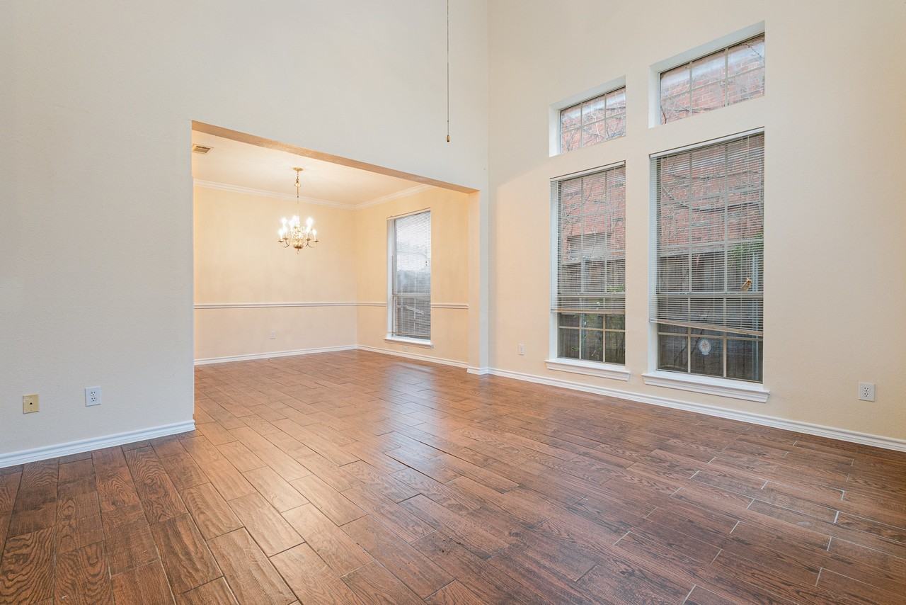 704 White Oak St - Photo 7 of 19