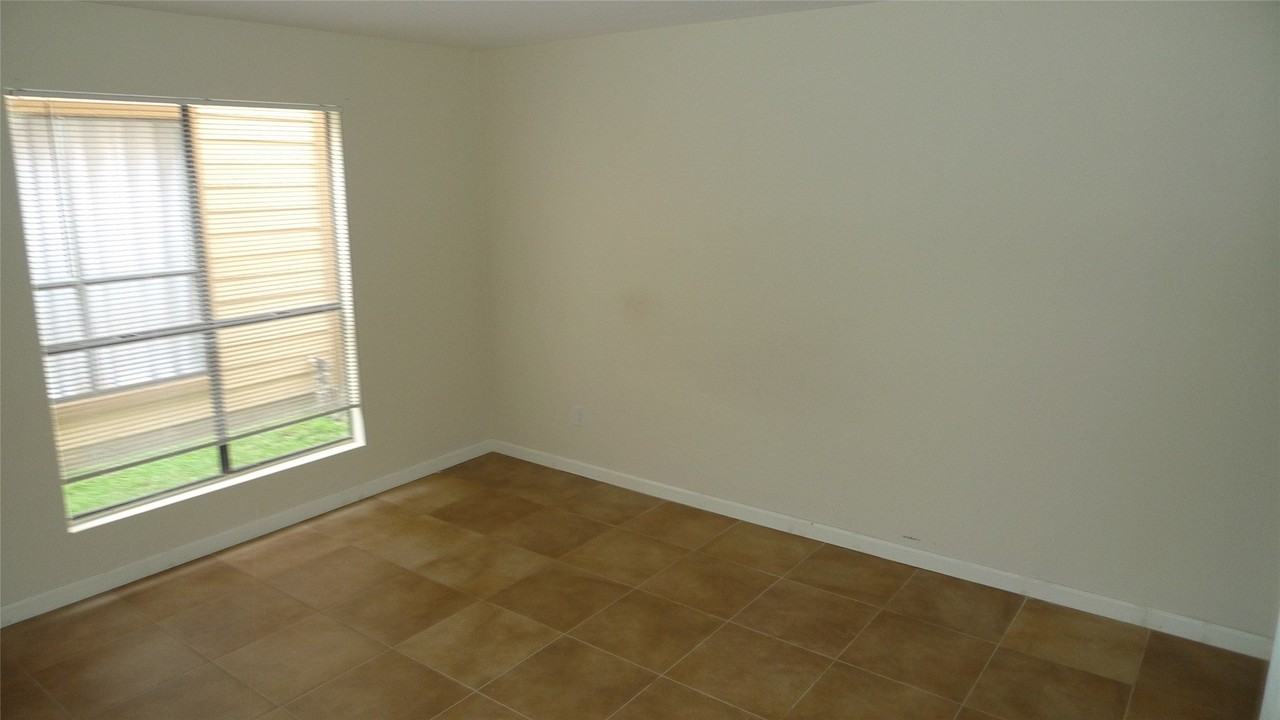 16111 Aspenglen Dr - Photo 7 of 21