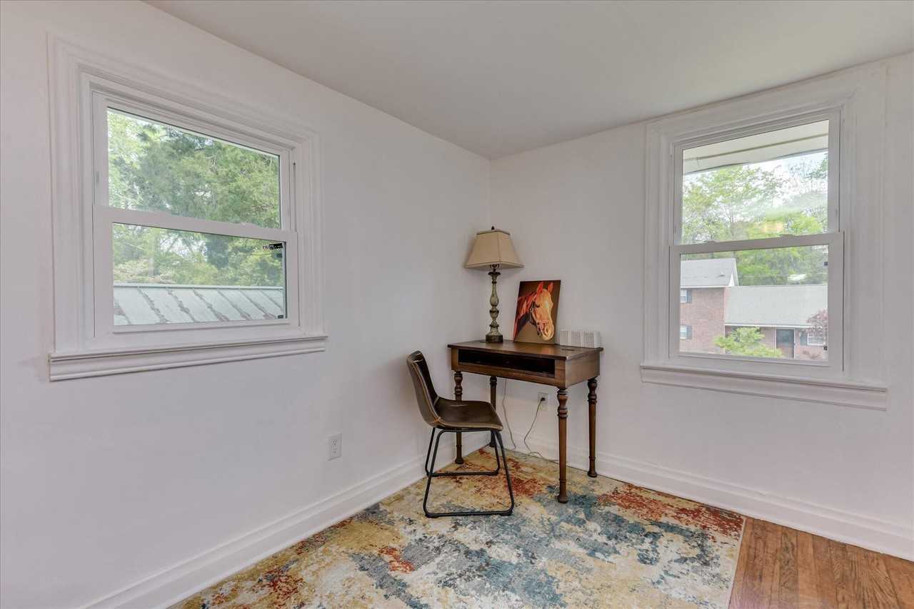 1532 Colleton Ave Se - Photo 7 of 19