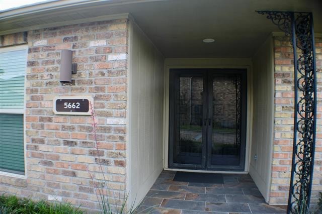 5662 Longwood St - Photo 3 of 21