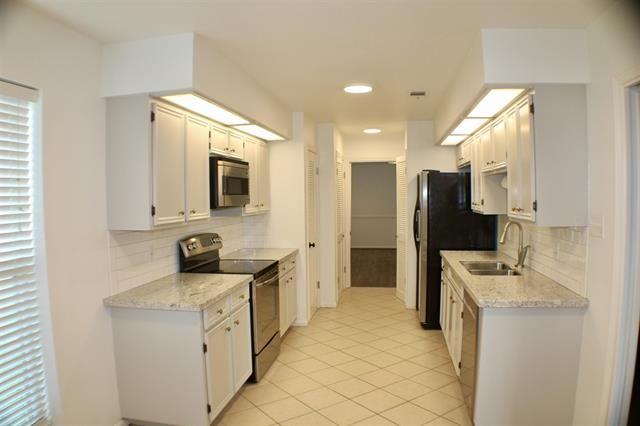 5662 Longwood St - Photo 4 of 21