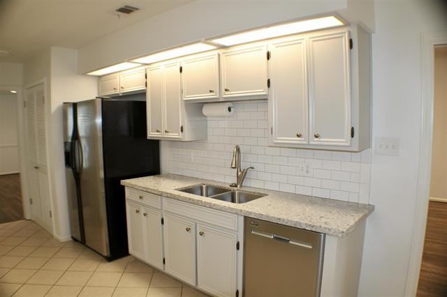 5662 Longwood St - Photo 6 of 21