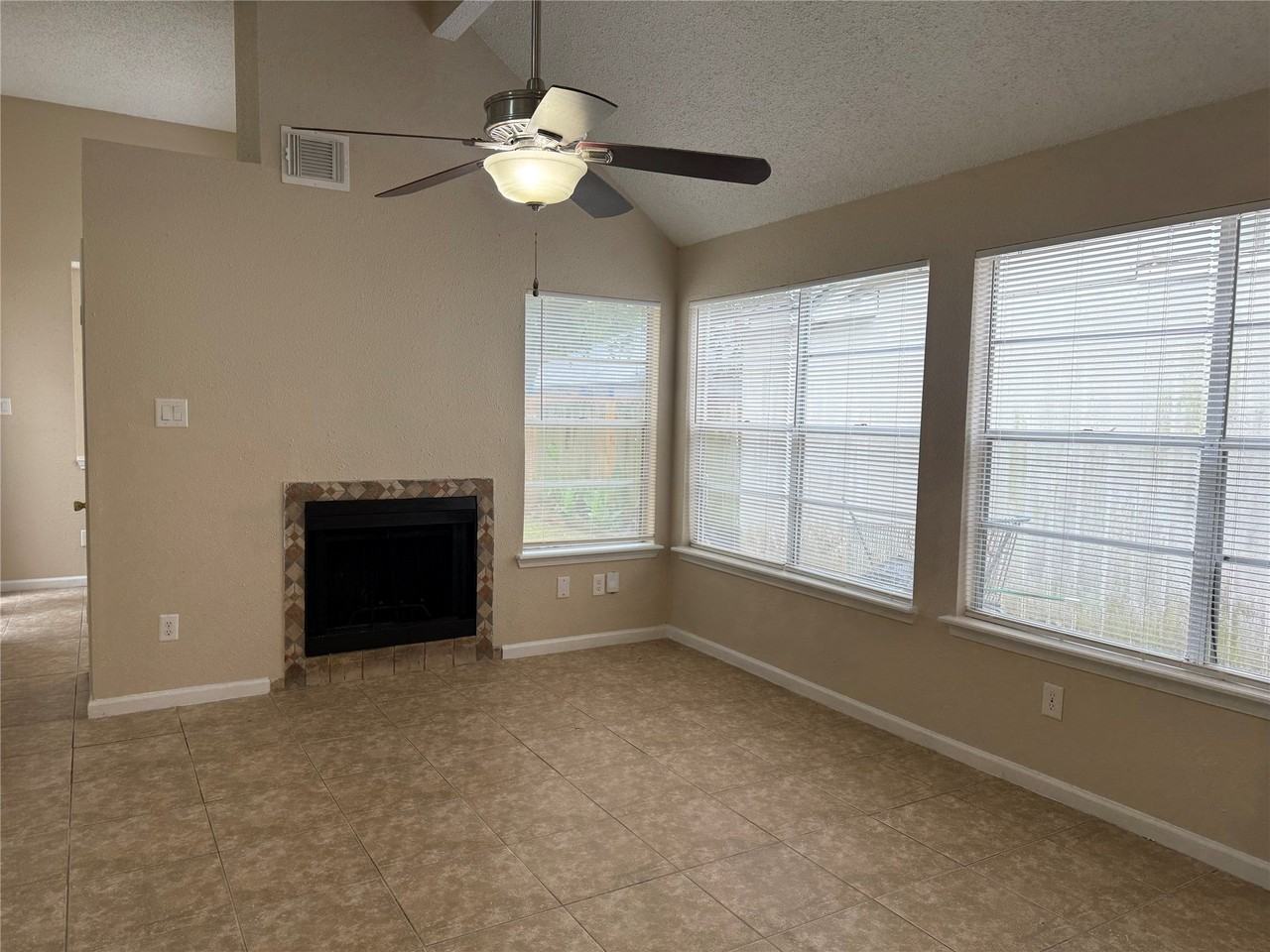 11530 Springshire Dr - Photo 2 of 17