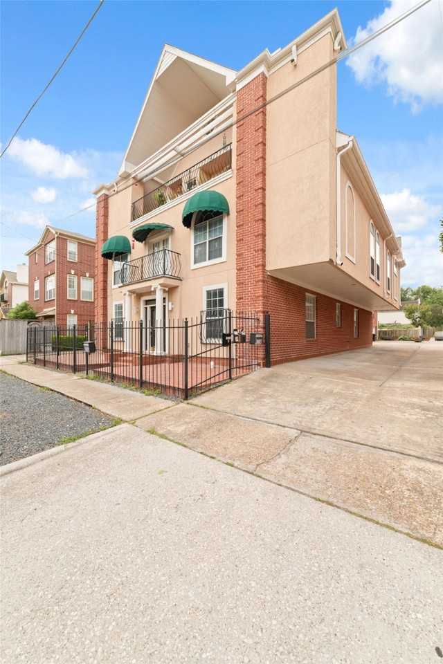 1516 Park St - Photo 2 of 20
