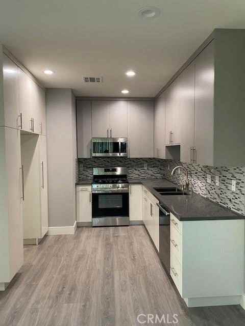 6954 Jellico Ave - Photo 6 of 23