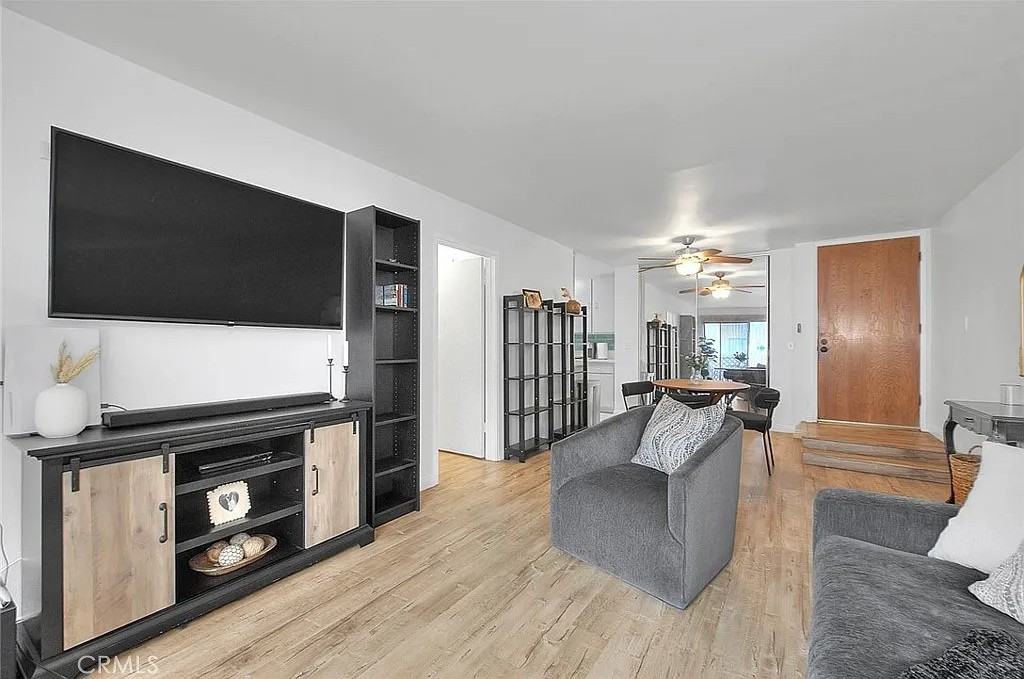 3565 Linden Ave - Photo 5 of 44