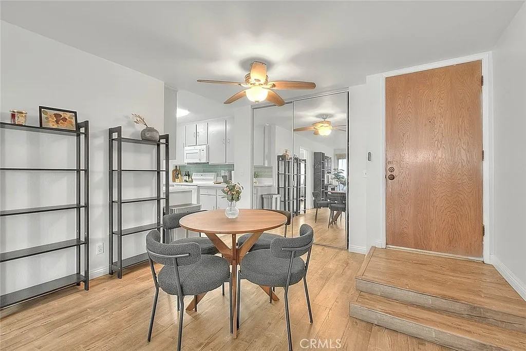 3565 Linden Ave - Photo 6 of 44