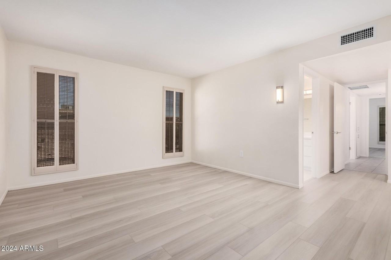 10641 W Boswell Blvd - Photo 6 of 34