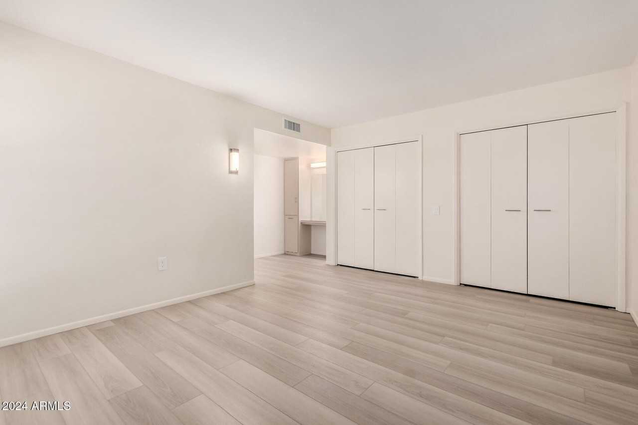 10641 W Boswell Blvd - Photo 7 of 34