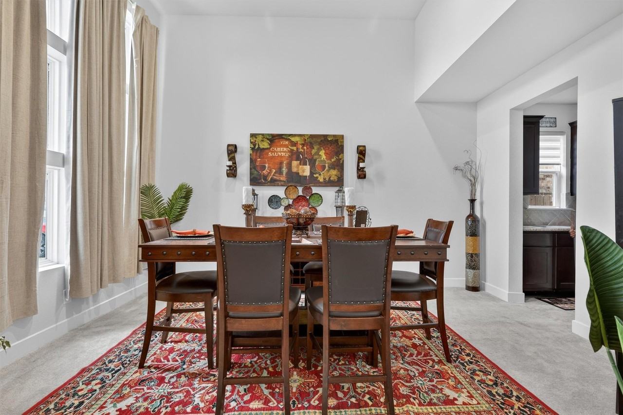 21711 Emerton Crescent Way - Photo 4 of 38