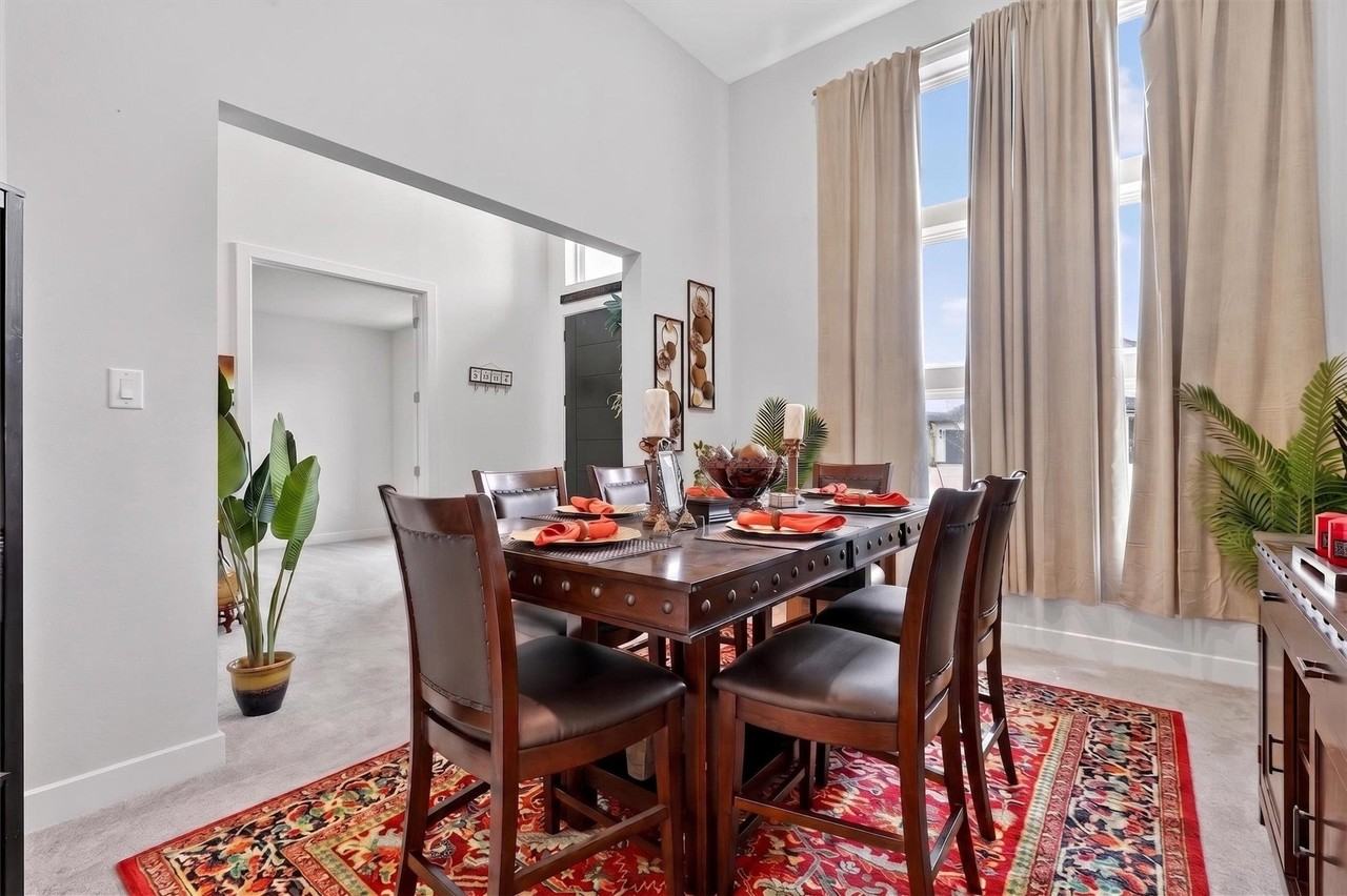 21711 Emerton Crescent Way - Photo 5 of 38