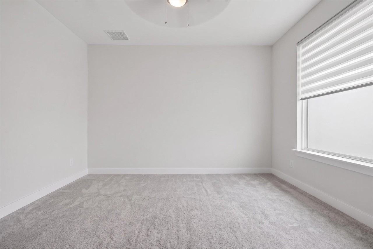 21711 Emerton Crescent Way - Photo 6 of 38