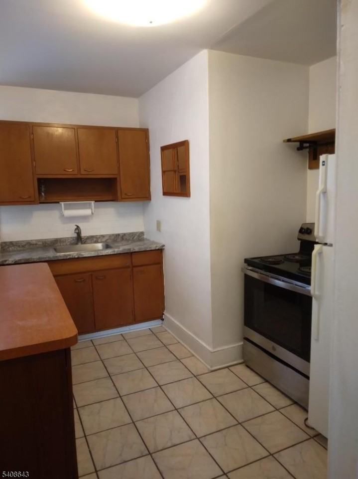 41 Bridge St - Photo 4 of 17