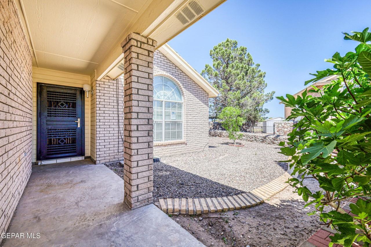 1229 Diamond Cove Pl - Photo 6 of 50