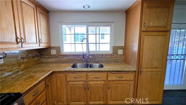 335 Eola Dr - Photo 3 of 6