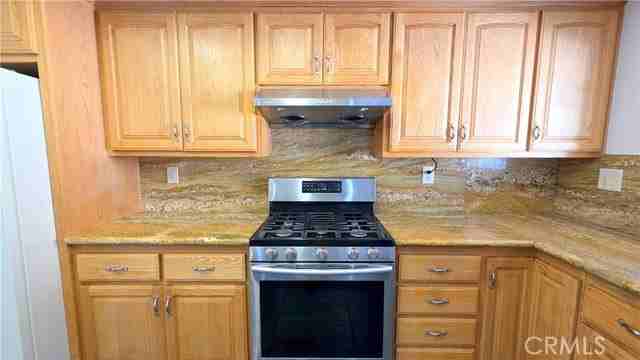 335 Eola Dr - Photo 4 of 6