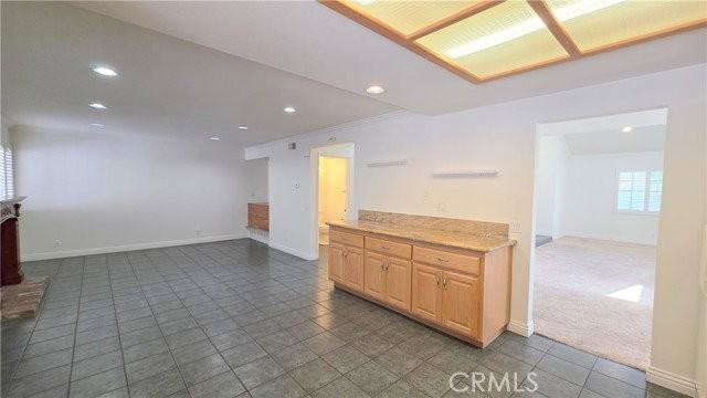 335 Eola Dr - Photo 5 of 6