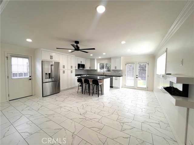 1218 19th St - Photo 6 of 8