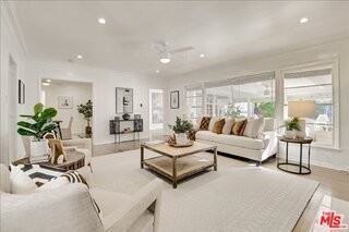 852 11th St - Photo 2 of 8