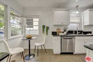 852 11th St - Photo 6 of 8