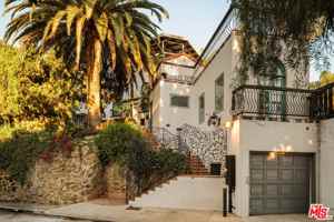 featured image of 2002 N Las Palmas Ave