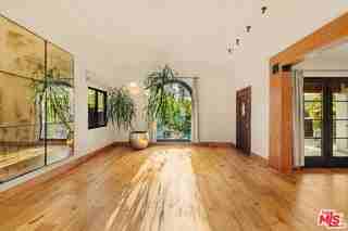 826 N Kilkea Dr - Photo 7 of 8