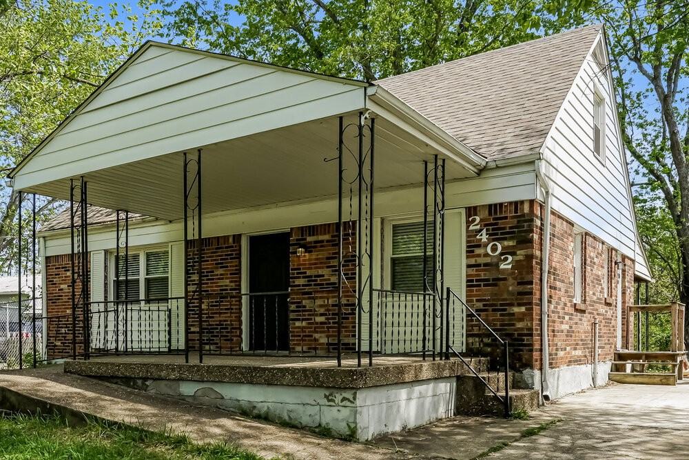 2402 Parliament Ct - Photo 6 of 18