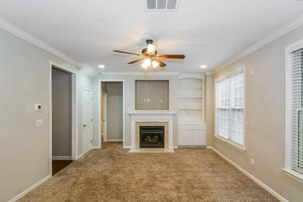 360 Collinsworth Dr - Photo 4 of 17