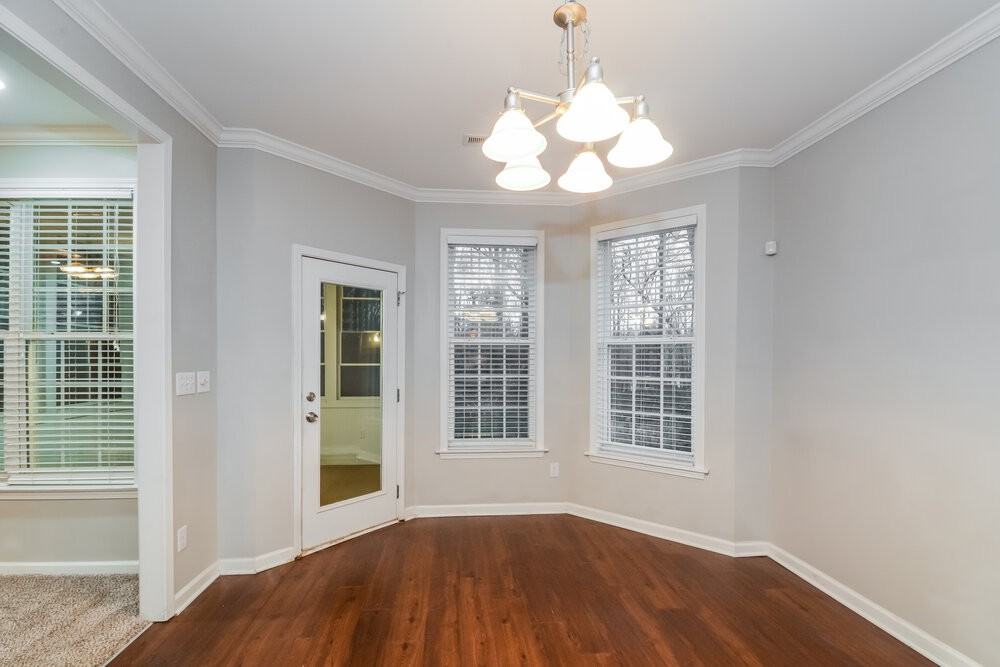 360 Collinsworth Dr - Photo 5 of 17