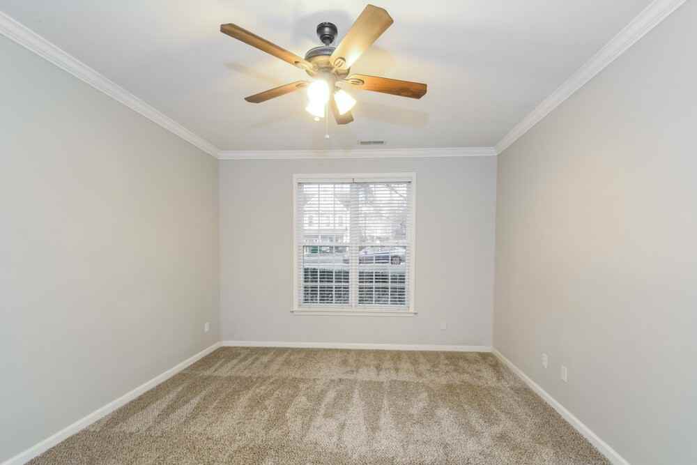 360 Collinsworth Dr - Photo 7 of 17