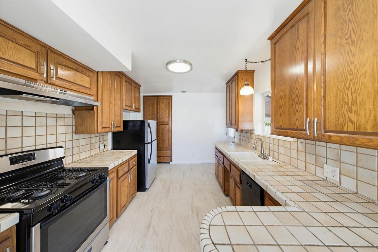 1355 W Santa Cruz St - Photo 3 of 43