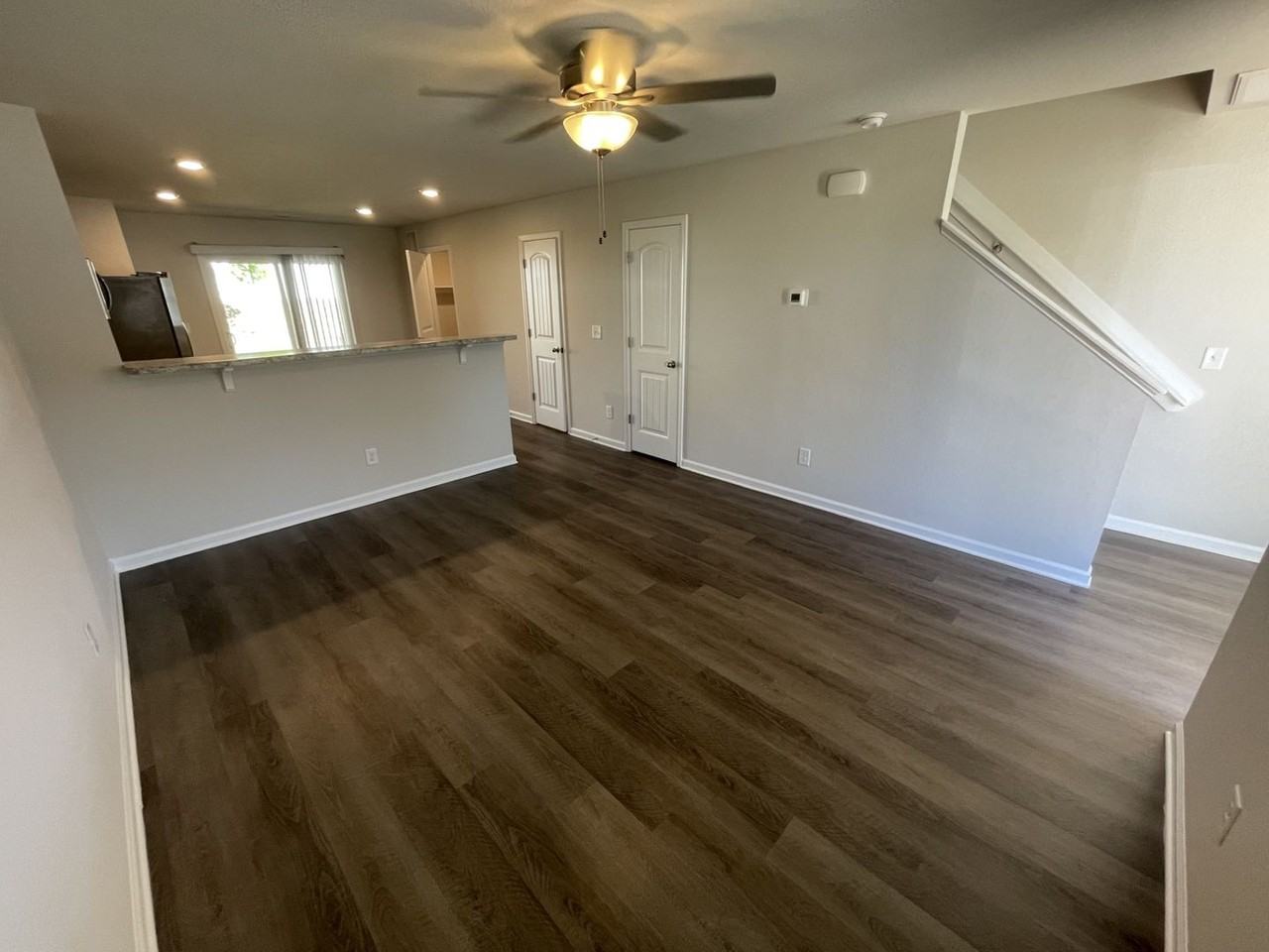 1028 Peony Ln - Photo 2 of 15